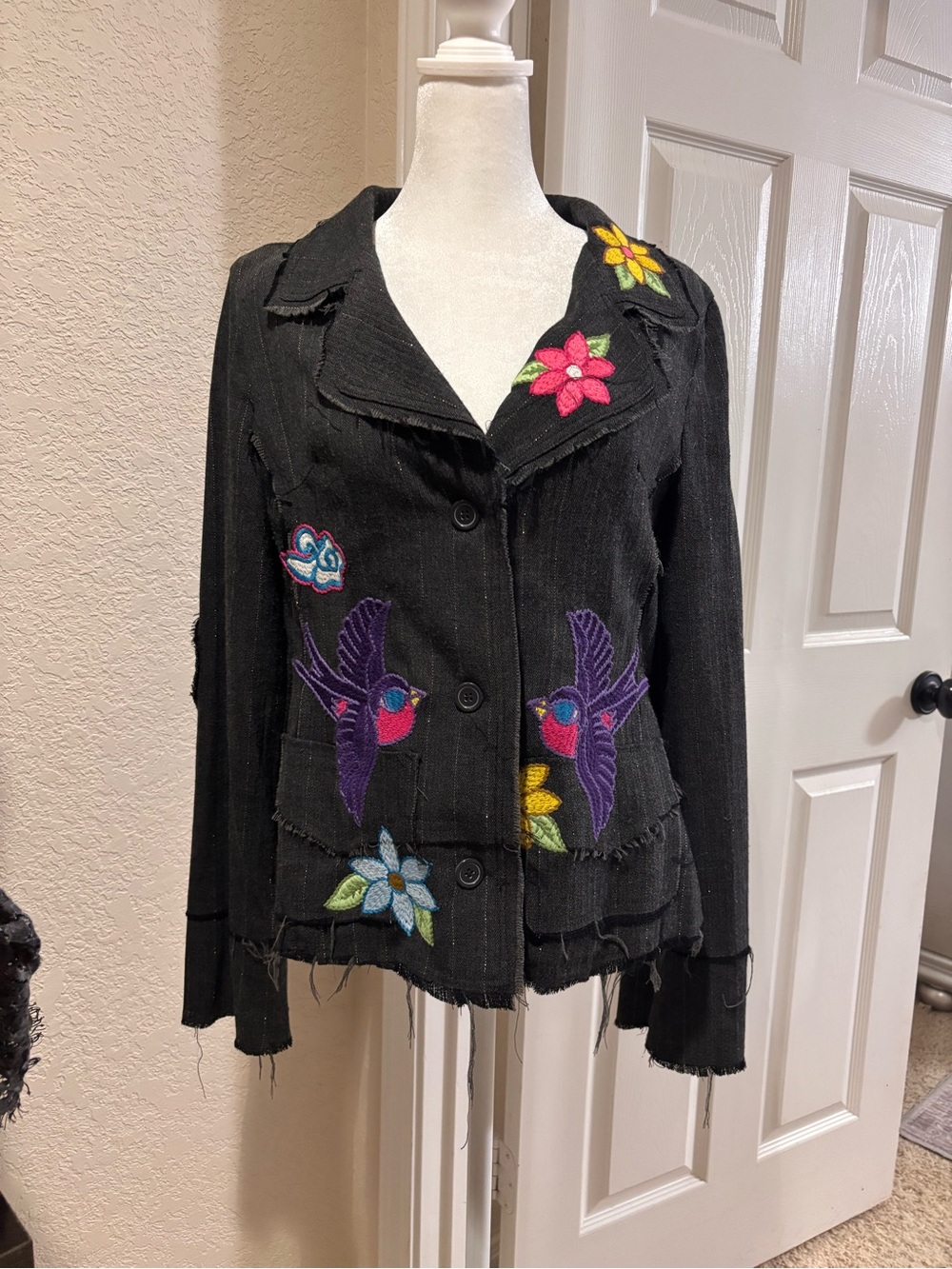 Rare! Vintage💕grey pinstripe Embroidered Bird & Floral Blazer - Women